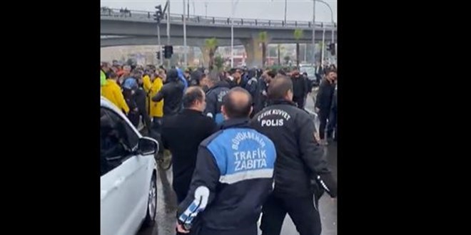 Belediye başkanının üzerine yürüdüler ekipler araya girdi
