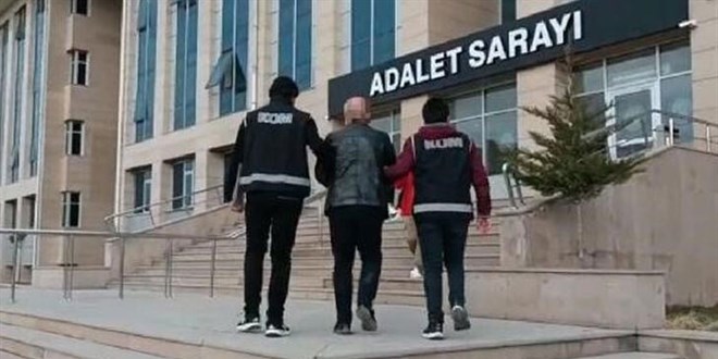 Yıkılan sitenin müteahhidi İran'a kaçarken yakalandı