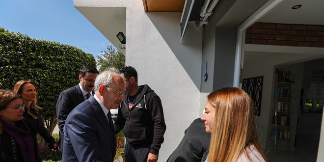 Kılıçdaroğlu, ISIAS Otel'de hayatını kaybeden çocukların aileleriyle görüştü