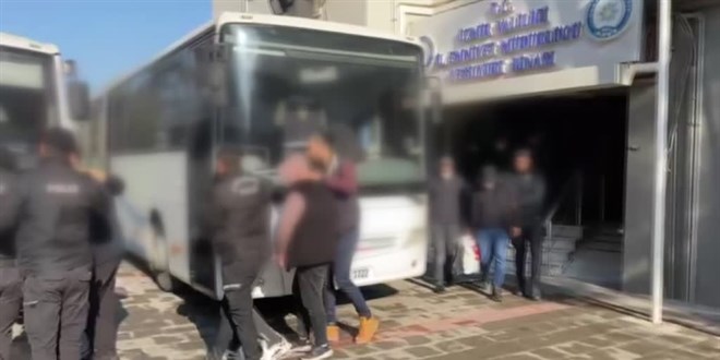 İzmir merkezli 'kripto para dolandırıcılığı' operasyonunda 19 şüpheli tutuklandı