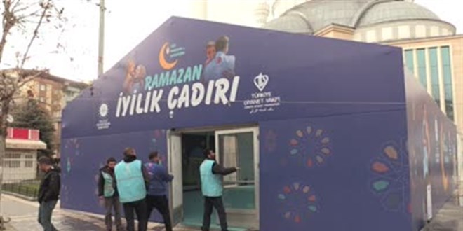 Teravih depremde hasar görmeyen cami ile çadır ve konteyner kentlerde kılınacak
