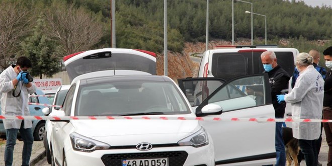 Hastane otoparkında araç içinde başında poşetle ölü bulundu