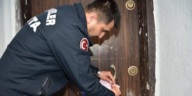 Manisa'da taşıyıcı kolonu kesilen bina tahliye edildi