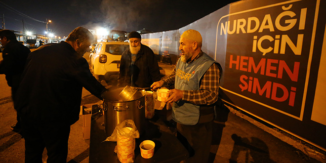 Deprem bölgesindeki 6 ilde ilk sahur yapıldı