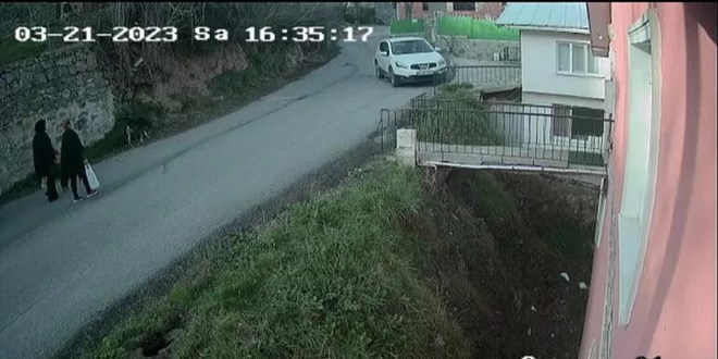 Navigasyona bakarak ilerledi, apartman boşluğuna uçtu