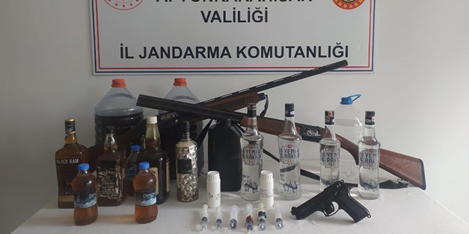 Belediye çalışanları kaçak içki operasyonunda yakalandı
