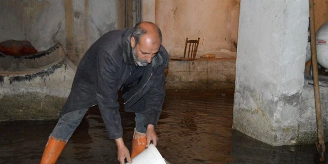 Elaz'da deprem sonras su baskn