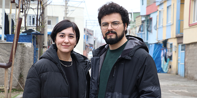 Doktor ve öğretmen çift depremzedelere yardım için yollara düştü