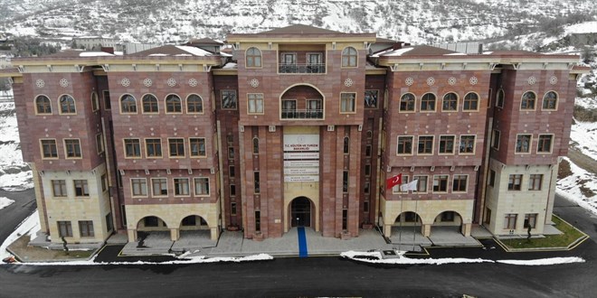 Aynı kadroya biri KPSS şartlı, diğeri KPSS'siz personel ilanı