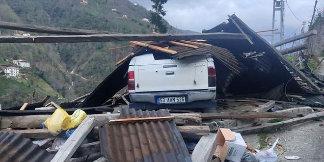 Rize'de şiddetli fırtına etkili oldu