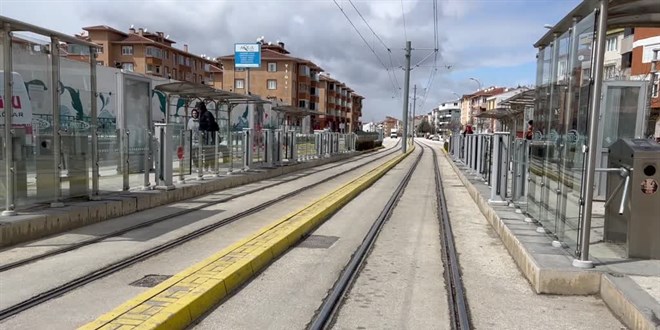 Eskişehir'de tramvay yolunda hafif ticari aracın çarptığı lise öğrencisi öldü