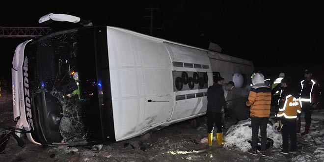 İki ilden otobüs kazası haberi geldi: 3 ölü, 46 yaralı