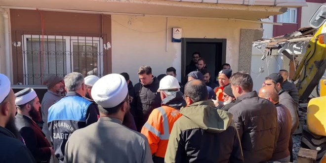 Hiranur Vakfındaki ruhsatsız yapılar İBB ekiplerince yıkılmaya başlandı