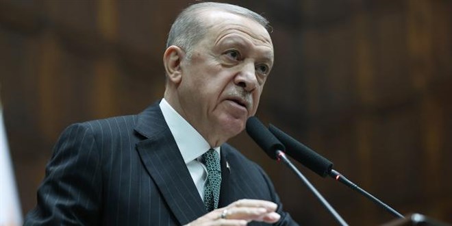 'Onlar sahte gündem peşinde koşsun, bizim gündemimiz deprem'