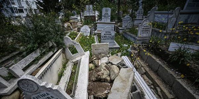 Hatay'daki mezarlklarda da depremin tahribat byk oldu