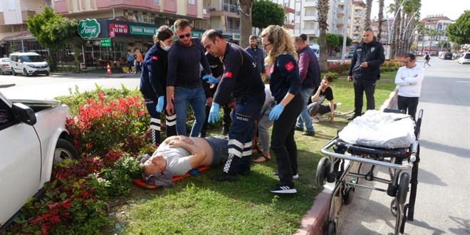 Oğlunun kazada yaralandığını duyan baba olay yerinde kalp krizi geçirdi
