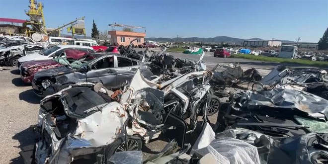 Kahramanmaraş'ta depremde zarar gören 1396 araç otoparka çekildi