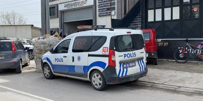 Başörtüsü çalıştığı makineye takılan genç kız hayatını kaybetti