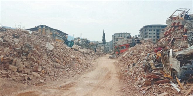 Malatya'da depremlerde yklan binalardan 2 bin 525'inin enkaz kaldrld