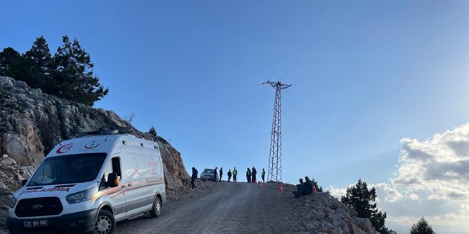 Karaman'da dağ yolunda takla atan cipteki 5 kişi öldü