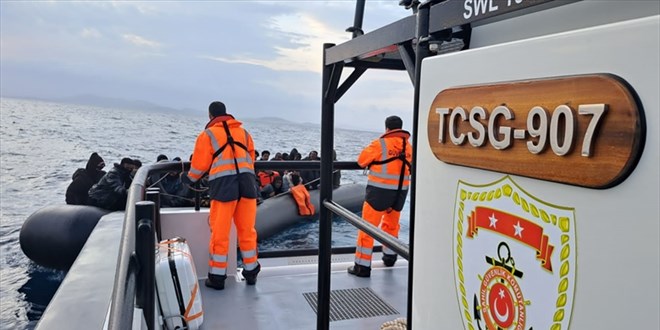 Ayvalık açıklarında 59 düzensiz göçmen kurtarıldı