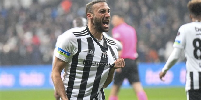 Beikta'n milli futbolcusu Cenk Tosun, enol Gne'le kendini buldu