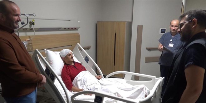 Bilinci açık hastaya beyin tümörü ameliyatı yapıldı