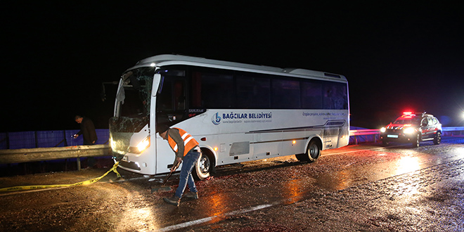 Deprem bölgesinden dönen belediye personeli kaza yaptı: 3 ölü