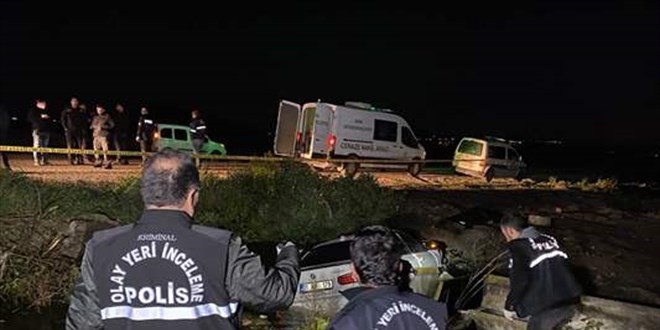 Adana'da sulama kanalına düşen otomobildeki 1 kişi öldü, 1 kişi yaralandı