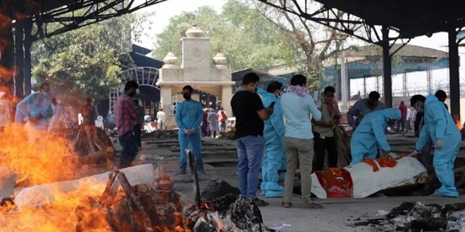 Hindistan'da COVID patlad, maske zorunluluu geri getirildi