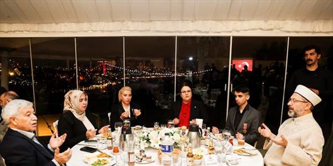 Aile Bakanı ile Diyanet İşleri Başkanı şehit yakınları ve gazilerle iftarda buluştu