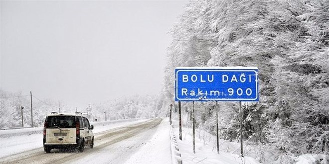 Bolu'nun yksek kesimlerinde nisanda kar etkili oldu