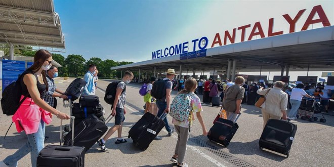 Antalya'ya bu yl gelen yabanc turist says 1 milyonu at