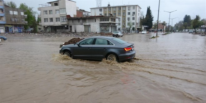 Adyaman'da saanak: Cadde ve sokaklar gle dnd