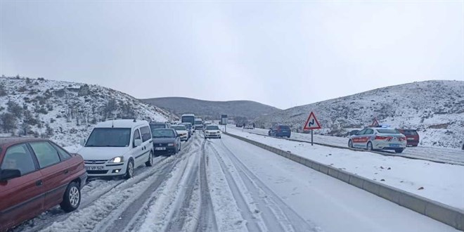 Dolu ya kazalara neden oldu, trafik durma noktasna geldi