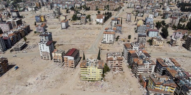 Hatay'da binalar yerini meydanlara bıraktı
