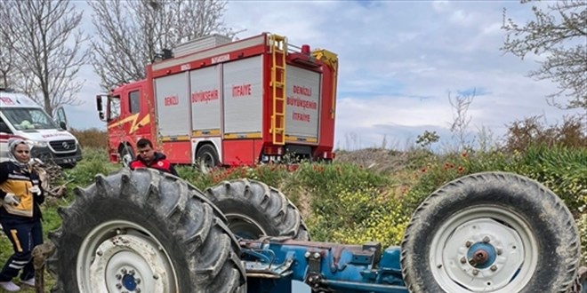 Denizli'de devrilen traktrn altnda kalan kii ld