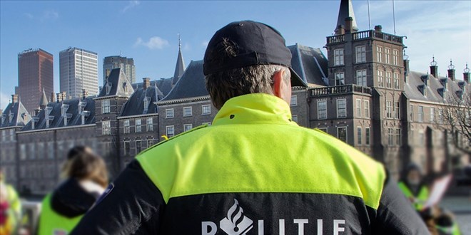 Hollanda'da parlamento binası boşaltıldı