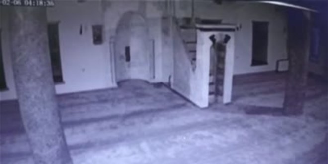 Hatay'da, 'deprem terazileri'nin olduğu caminin depremde yıkılma anının görüntüleri ortaya çıktı