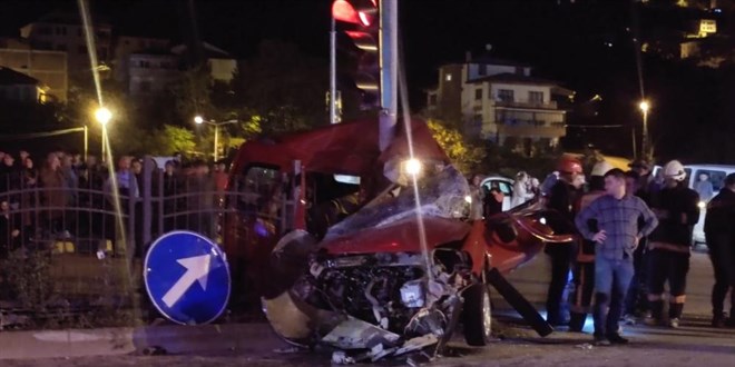 Trabzon'da trafik kazası: 1 ölü, 1 yaralı