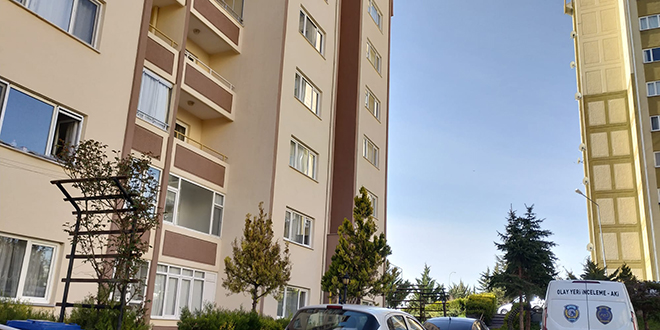 Emekli polis memuru, eşi ve iki çocuğunu tabancayla vurdu