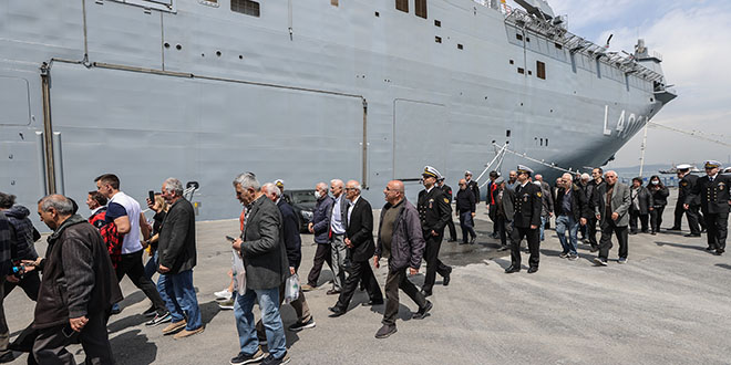 TCG Anadolu gemisi, ziyareti aknna urad