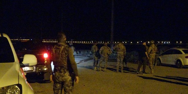 Diyarbakr'da devriye gezen polis aracna silahl saldr: 2 gzalt