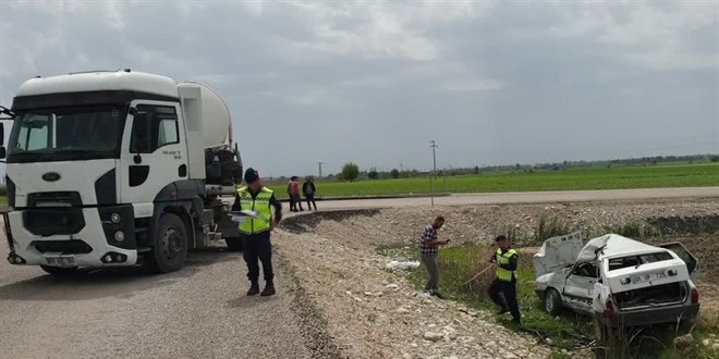 Osmaniye'de beton mikseri ile çarpışan otomobildeki 2 kişi öldü