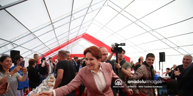 İYİ Parti Genel Başkanı Meral Akşener, Malatya'da depremzedelerle buluştu