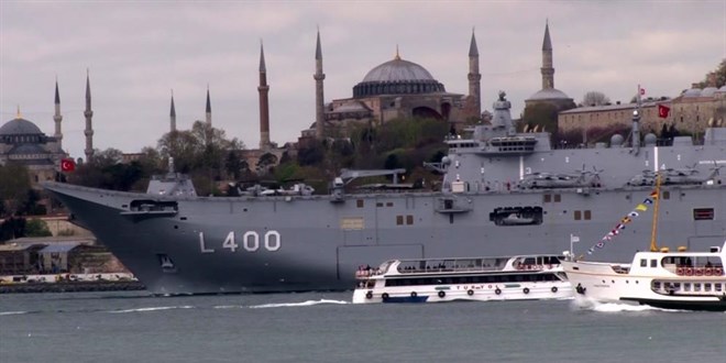 TCG Anadolu, İstanbul Boğazı'nda seyretti