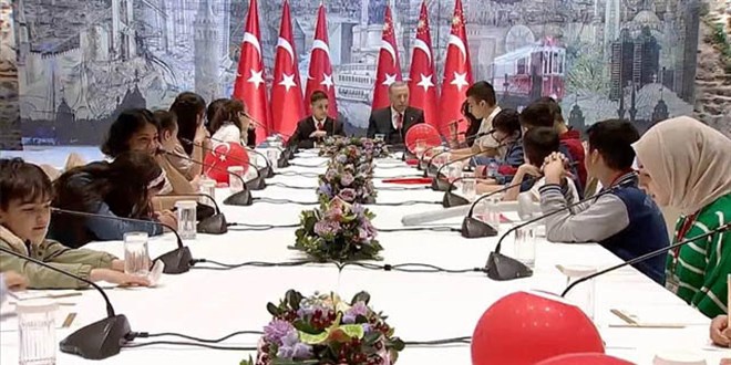 Erdoğan: Depremzedelerimizi normal hayatlarına geri döndüreceğiz