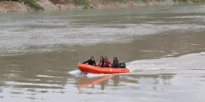 Munzur ay'nda kaybolan 3 kiiyi arama almalar devam ediyor