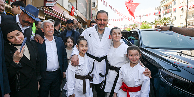 Bakan Kasapoğlu'ndan 'Gençlerle AK Parti arasında mesafe var' iddiasına açıklama