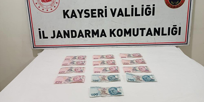 Jandarmadan kalpazan operasyonu: Sahte 2 bin 300 TL ele geçirildi